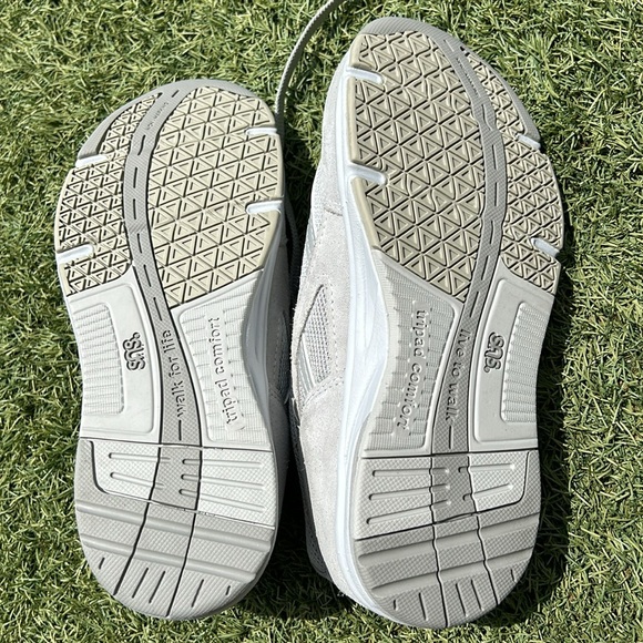 Like New SAS Women’s Tour Mesh Lace Up Sneaker, Size 6.5 WW, Dust Color - Picture 5 of 12